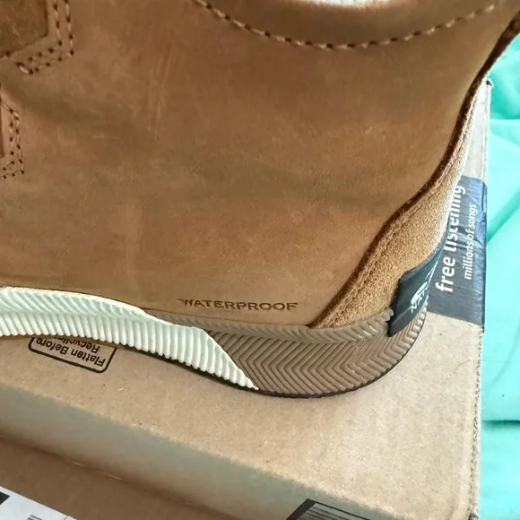 Sorel Tan and Black Casual Boots - Picture 4 of 5